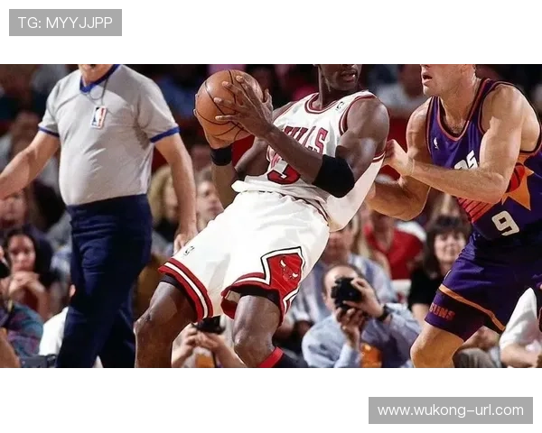 乔丹居然在豪宅里开了个篮球场，这奢侈活儿是要秀给谁看？