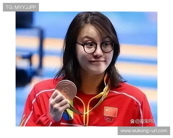 傅园慧又开始当“表情包制造机”了，泳池边气场和家里完全两个人啊！