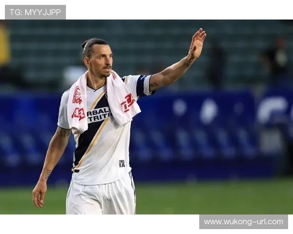 伊布退役后天天开超跑接送孩子上学，校门口妈妈团都看呆了