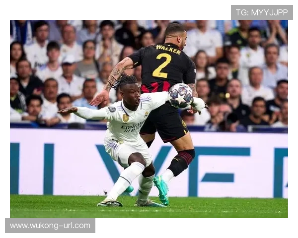 卡马文加客串左后卫的战术价值分析