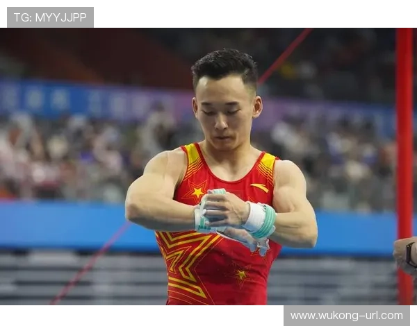 肖若腾赛前啃鸡腿，教练在旁边急得直跺脚