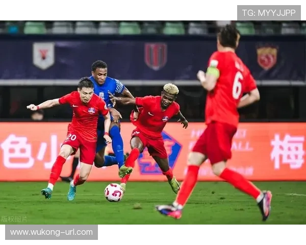 拜仁慕尼黑内忧外患，战术僵化与阵容失衡导致球队正滑向争冠危机！